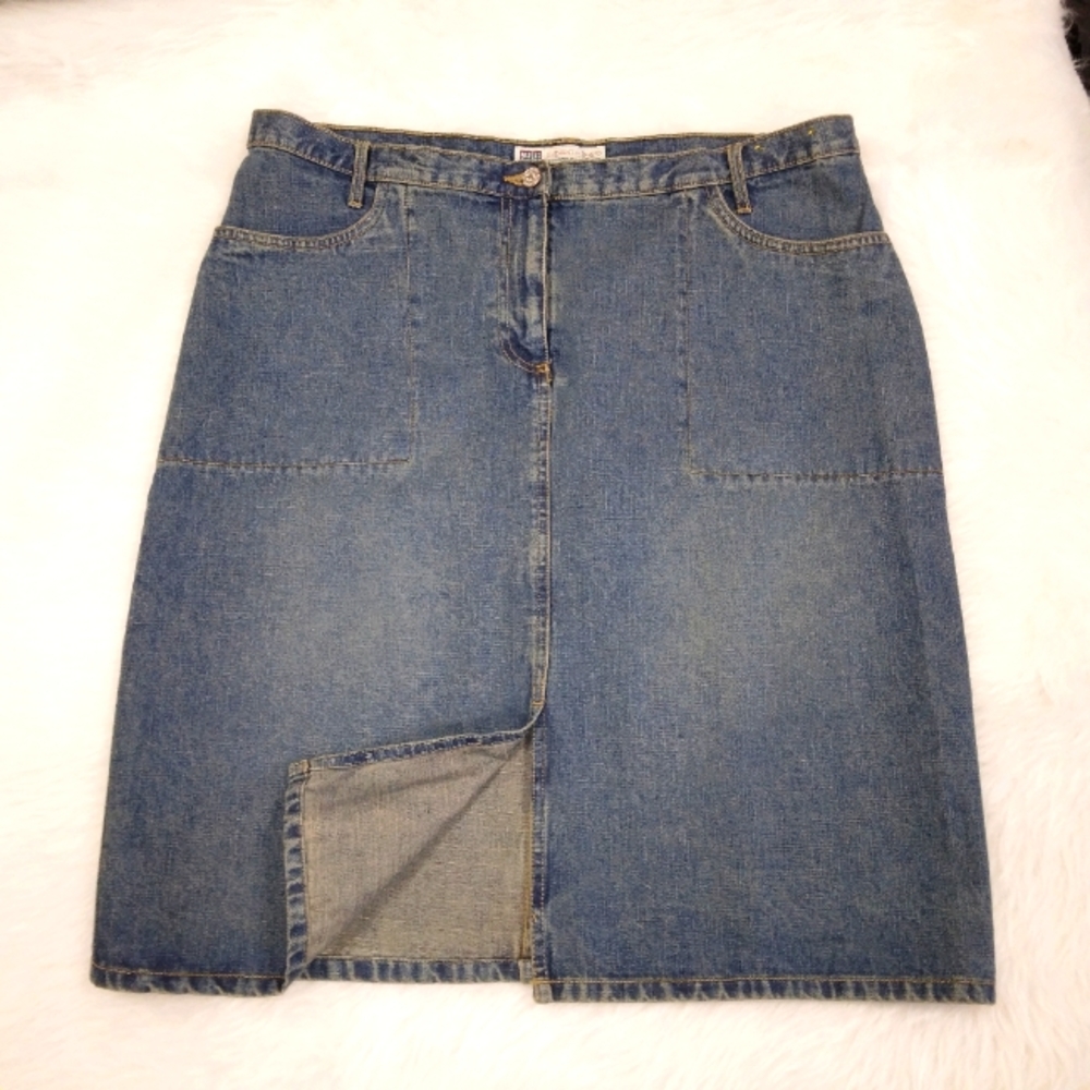 SKIRT Super Cute Denim Skirt with FABULOUS POCKETS!